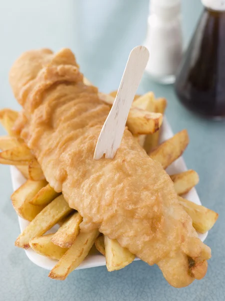 Portion Fish Chips Auf Einem Styroportablett — Stockfoto
