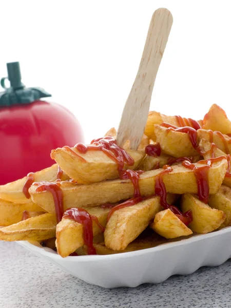 Porção Chips Uma Bandeja Poliestireno Com Ketchup Tomate — Fotografia de Stock