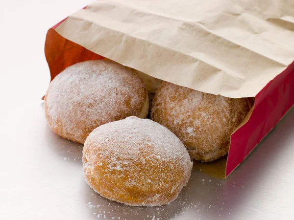 Tüte Himbeer Marmelade Donuts — Stockfoto