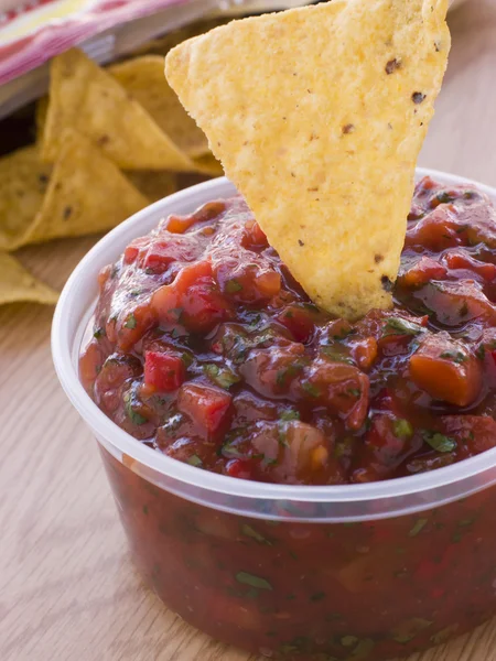 Pot Of Tomato And Coriander Salsa With A Corn Tortilla Chip — Stock Photo, Image