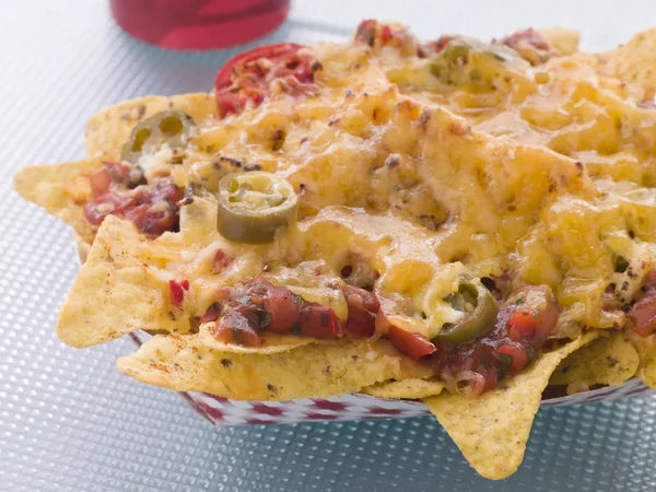 Sajt és a chili nachoes része — Stock Fotó