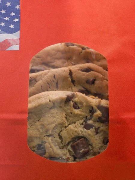 밀크 초콜릿 칩 쿠키의 가방 — 스톡 사진