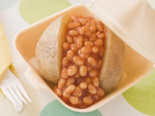 Gebakken Aardappel Met Gebakken Bonen Kaas Een Take Away Vak — Stockfoto