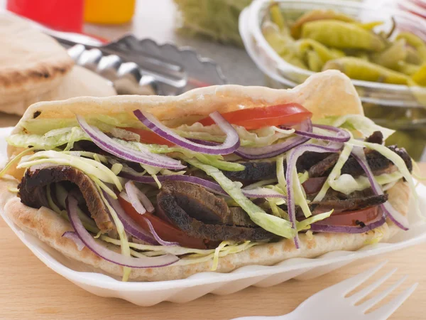 Marinované jehněčí kebab v chlebové placce — Stock fotografie