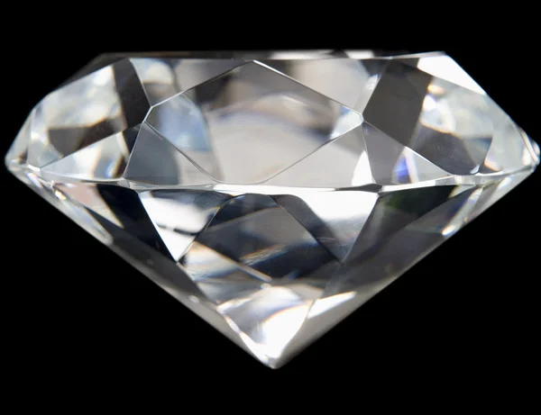 Nahaufnahme Des Perfekten Diamanten Auf Schwarzem Hintergrund — Stockfoto