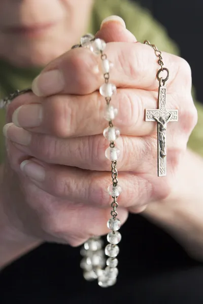 Close Elderly Person Holding Rosary Beads — Stock Photo, Image