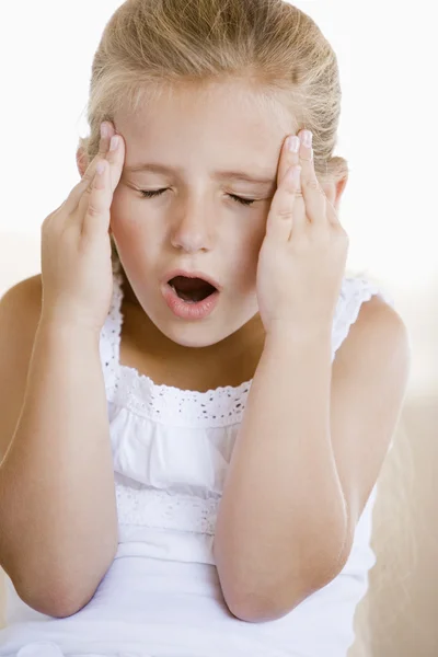 Dívka s bolestí hlavy — Stock fotografie