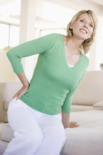 Frau Mit Rückenschmerzen — Stockfoto