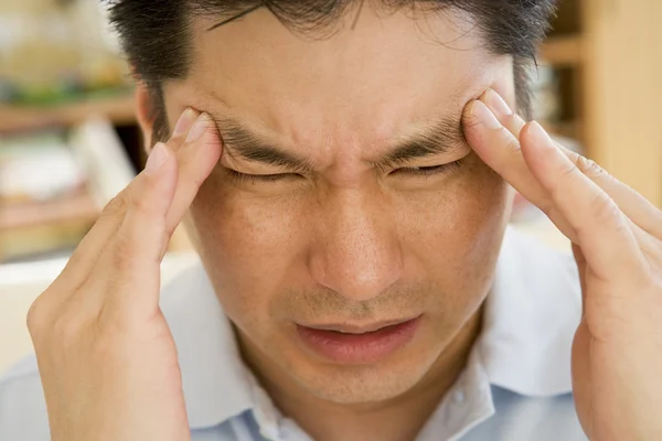 Man med huvudvärk — Stockfoto