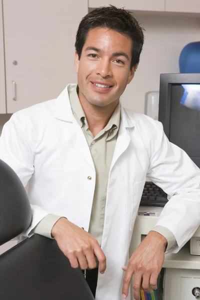 Doctor Standing Computer Monitor — Stock Photo, Image
