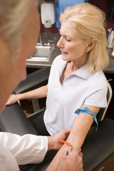 Middle Aged Woman Having Blood Test Done — Stock Photo, Image