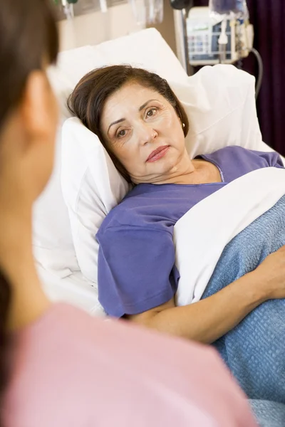 Patient Lying Hospital Bed — Stock Photo, Image
