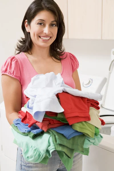 Mulher fazendo lavanderia — Fotografia de Stock