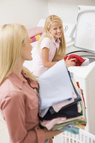 Mother Daughter Doing Laundry — Stock Photo, Image