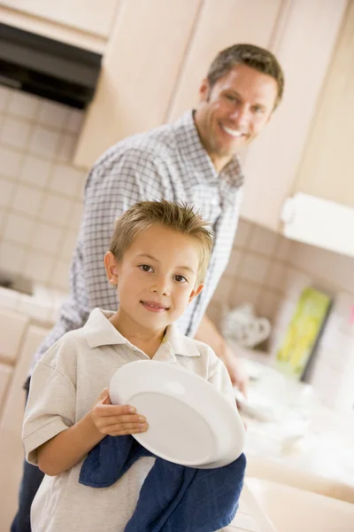 Father Son Cleaning Dishes — Stock Photo, Image