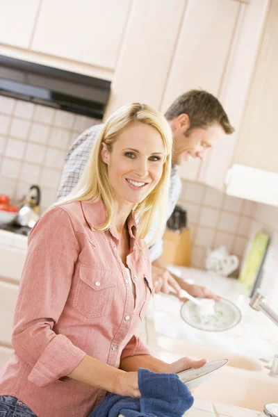 Husband Wife Doing Dishes — стоковое фото