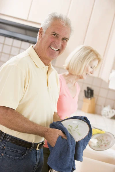 Husband Wife Cleaning Dishes — Stock Photo, Image