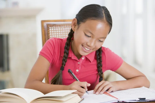 Girl Doing Her Homework — Stock Photo, Image