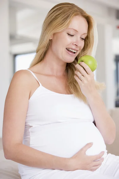 Pregnant Woman Eating Apple Smiling — Stock Photo, Image