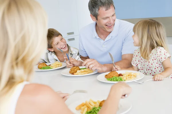 Evés, családi étkezések együtt — Stock Fotó
