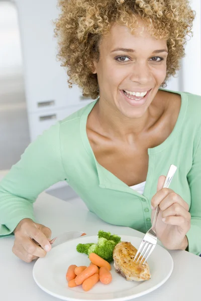 Žena jíst zdravé jídlo, jídle — Stock fotografie