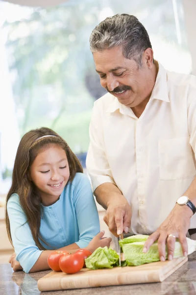 Grandfather And Granddaughter Preparing meal,mealtime Together — Stock Photo, Image