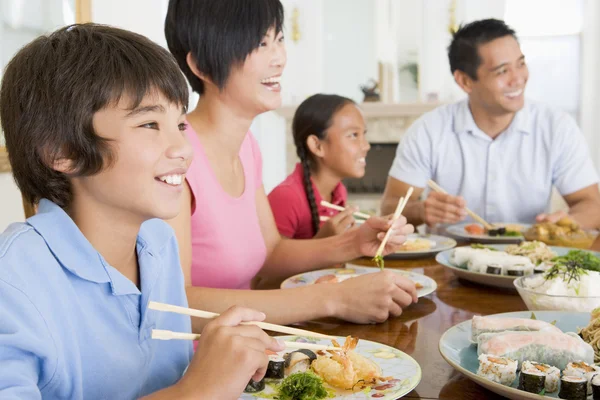 Família Comer Uma Refeição Hora Refeição Juntos — Fotografia de Stock