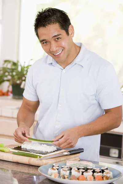 Man Voorbereiding Van Sushi — Stockfoto