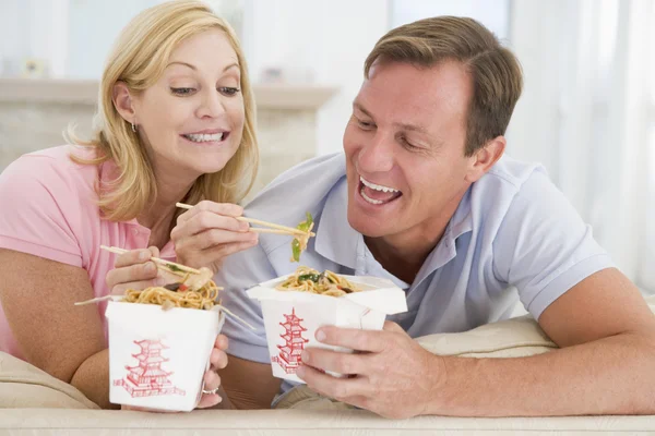Couple Eating Takeaway Meal Mealtime Together — Stock Photo, Image