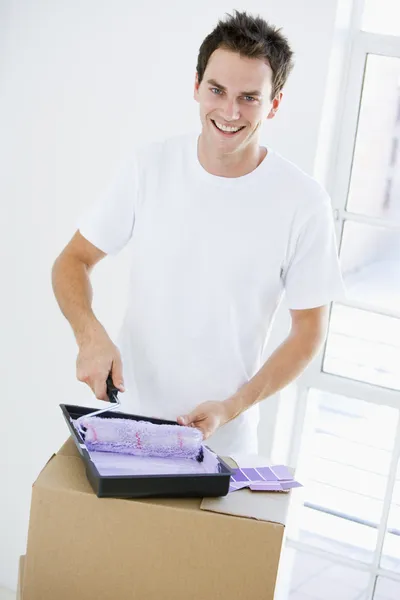 Man Painting Room New Home Smiling — Stock Photo, Image