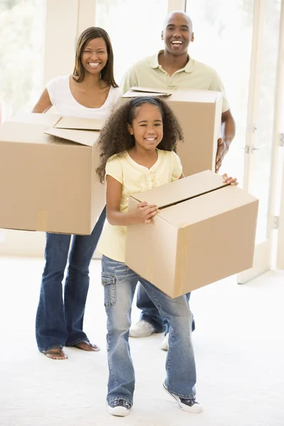 Family moving into new home smiling — Stock Photo, Image