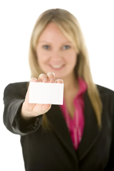 Femme d'affaires tenant une carte de visite vierge — Photo