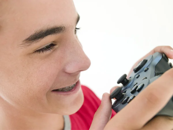 青春期的男孩用视频游戏控制器 — 图库照片
