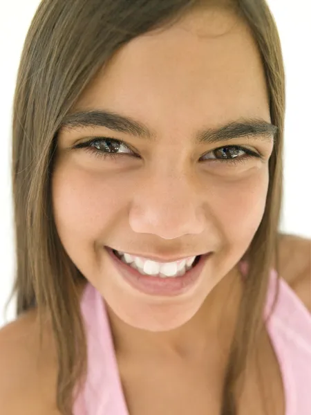 Ung flicka leende — Stockfoto