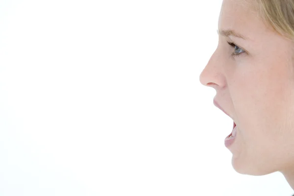 Ragazza adolescente in piedi con la bocca aperta — Foto Stock