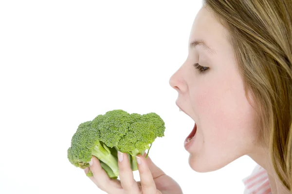 Tienermeisje Eten Broccoli — Stockfoto