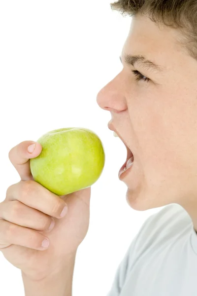 Junge Isst Apfel — Stockfoto