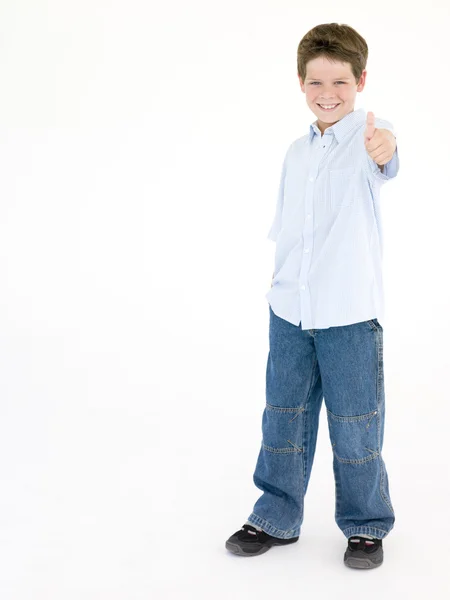 Jonge Jongen Geven Duimen Omhoog Glimlachen — Stockfoto