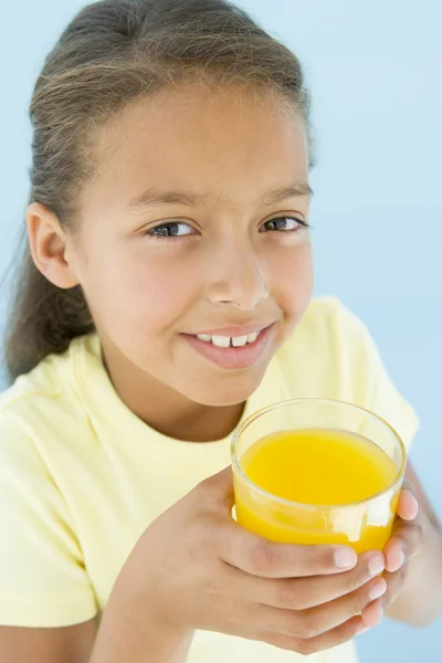 Jong Meisje Met Glas Sinaasappelsap Glimlachen — Stockfoto