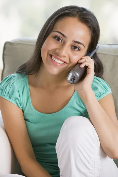 Девушка Подросток Разговаривает Телефону — стоковое фото