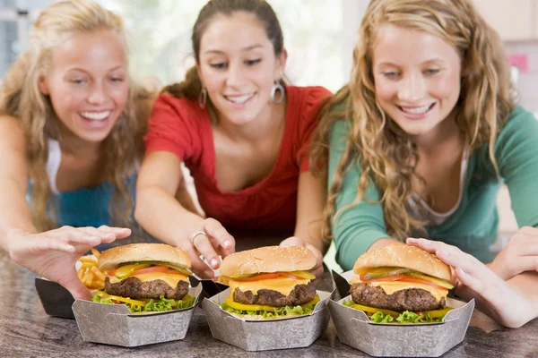 Teenage Girls Eating Burgers — Stock Photo, Image