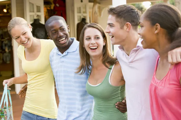 Group Teenagers Out Shopping — Stock Photo, Image