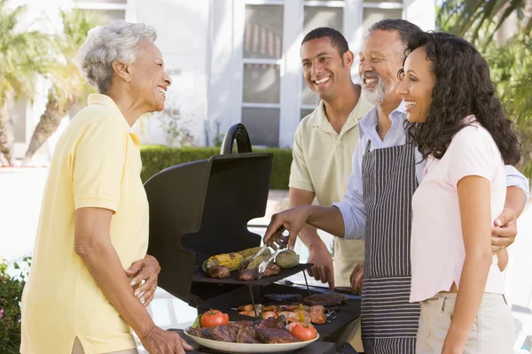 Family Enjoying Barbeque — Stock Photo, Image
