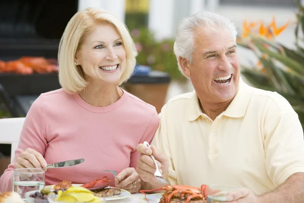 Couple Enjoying A Barbequed Meal In The Garden — Stock Photo, Image