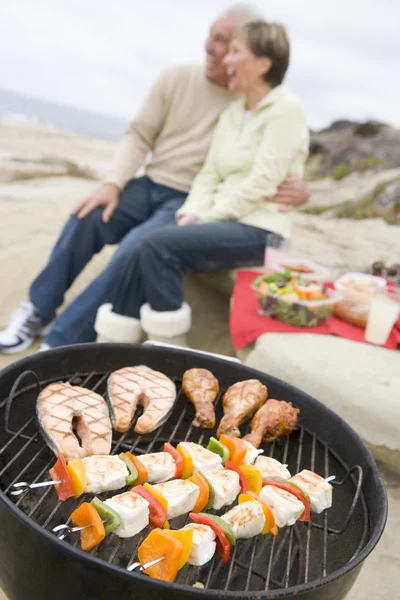 Couple Cooking Barbeque — Stock Photo, Image