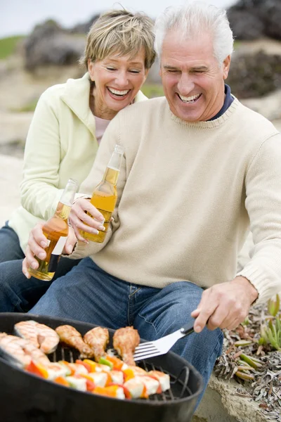 Couple Cooking Barbeque — Stock Photo, Image