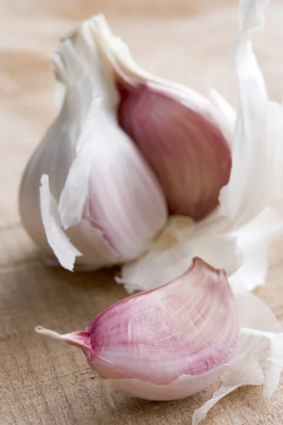 Clove And Bulb Of Garlic — Stock Photo, Image