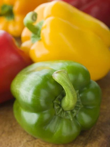 Διαφορετικές χρωματιστές πιπεριές — Φωτογραφία Αρχείου