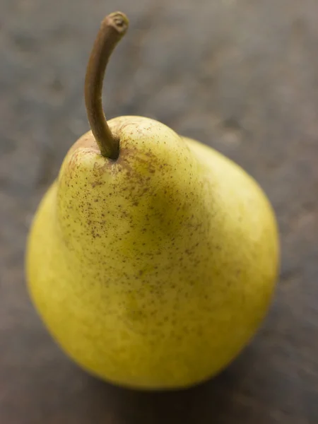 Желтая груша — стоковое фото
