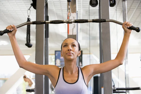 Vrouw Gewicht Opleiding Sportschool — Stockfoto